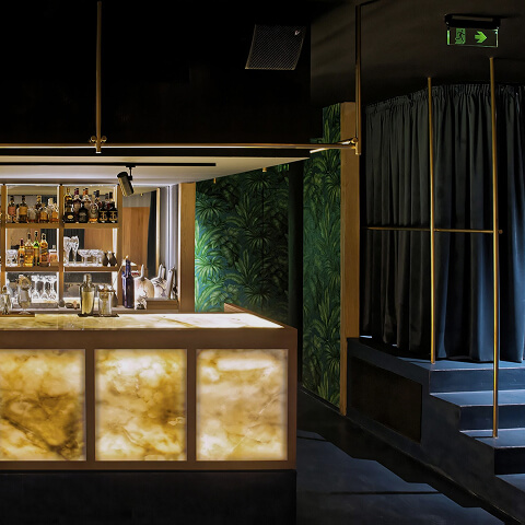 Restaurants & Stores